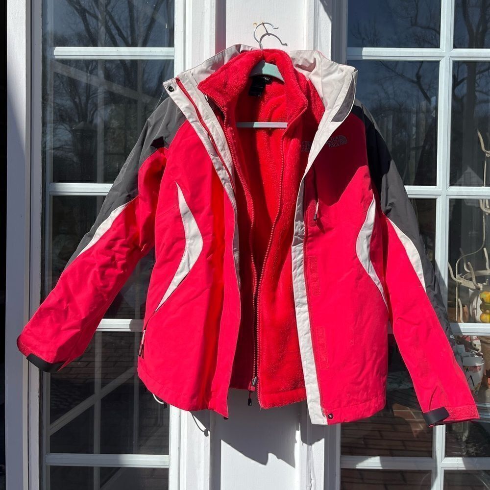 The North Face Women's Red and White Ski Jacket - Picture 2 of 10